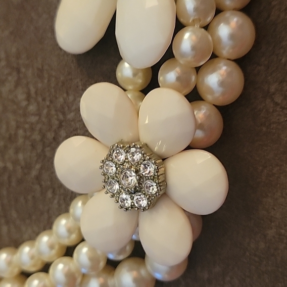 VCLM Retro 1960s Cream Floral Acrylic Glass Pearl Beaded Bridal Necklace - Picture 3 of 8